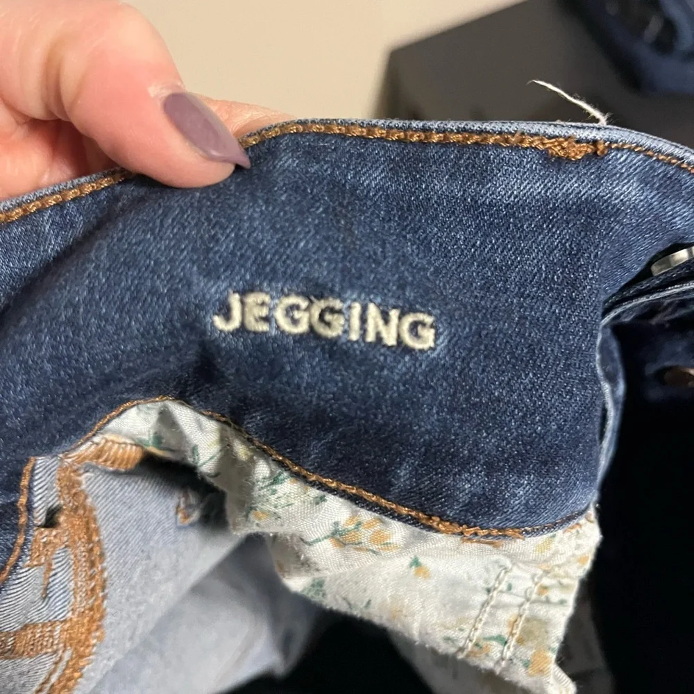 American Eagle Outfitters High Rise Dark Blue Jeans - Picture 5 of 9